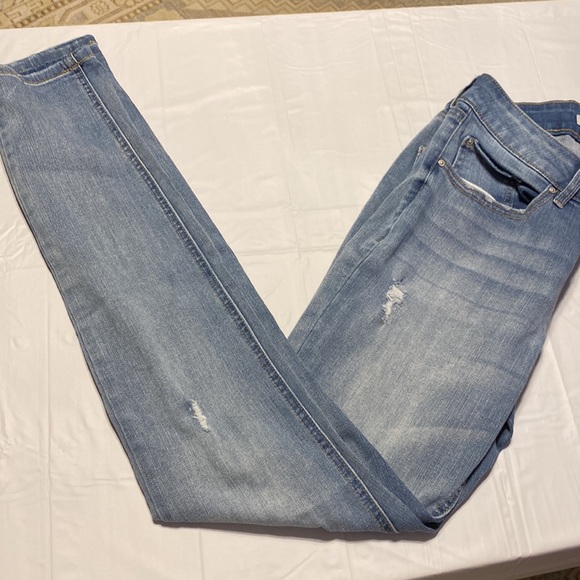 refuge women distressed jean size 6 blue color  in excellent condition - Picture 11 of 11